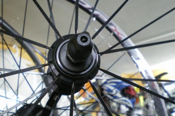 Cómo alinear y centrar una rueda de Mountain Bike