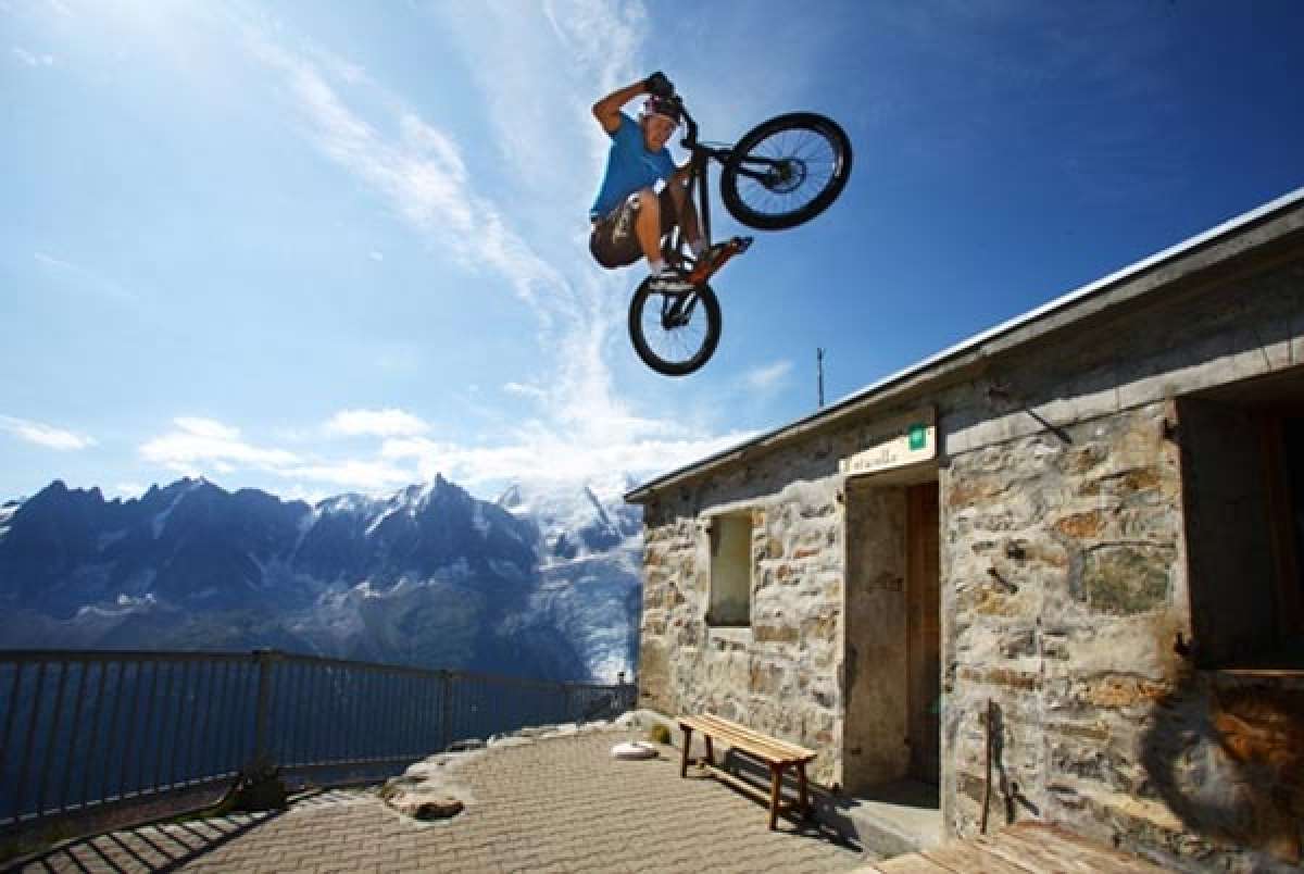 En TodoMountainBike: Danny MacAskill. La técnica espectacular de este Biker urbano