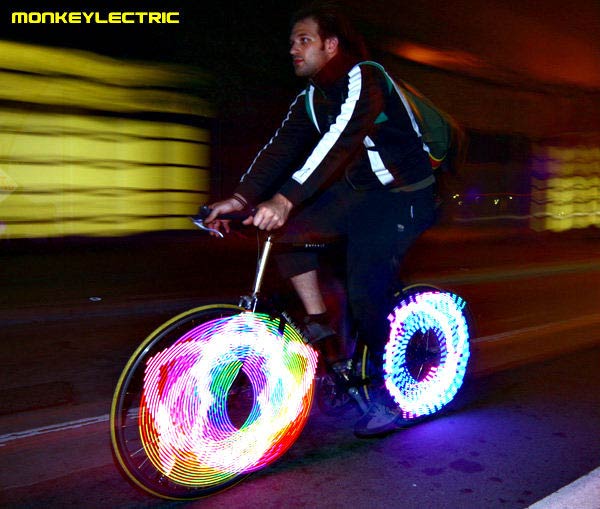 Un futuro muy luminoso: Luces para ruedas MonkeyLectric y ropa iluminada por LEDs ultraflexibles