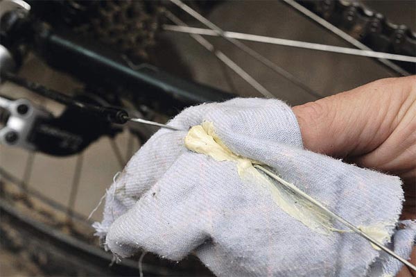 Cómo limpiar y lubricar correctamente la transmisión de la bicicleta