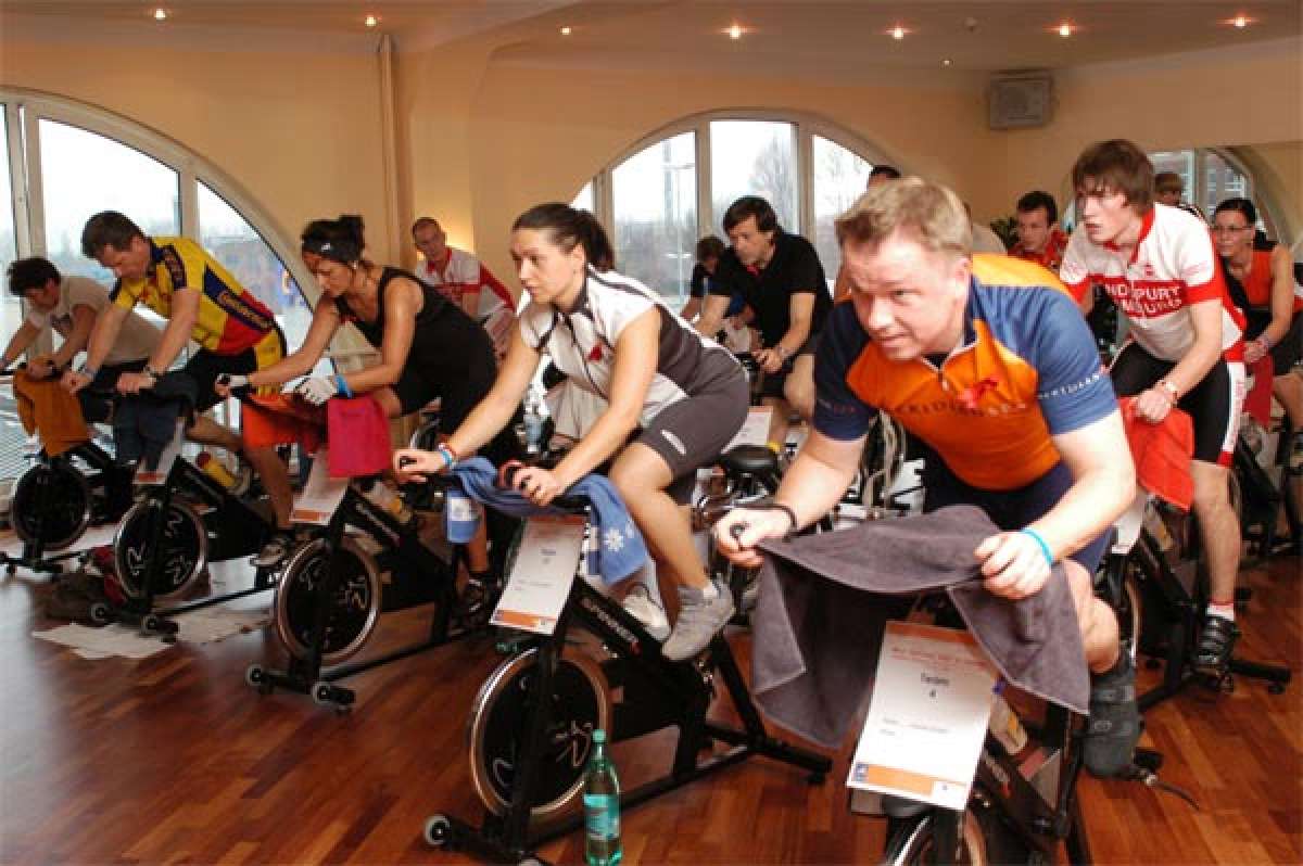 Una bicicleta indoor para entrenar hasta las bajadas más difíciles 