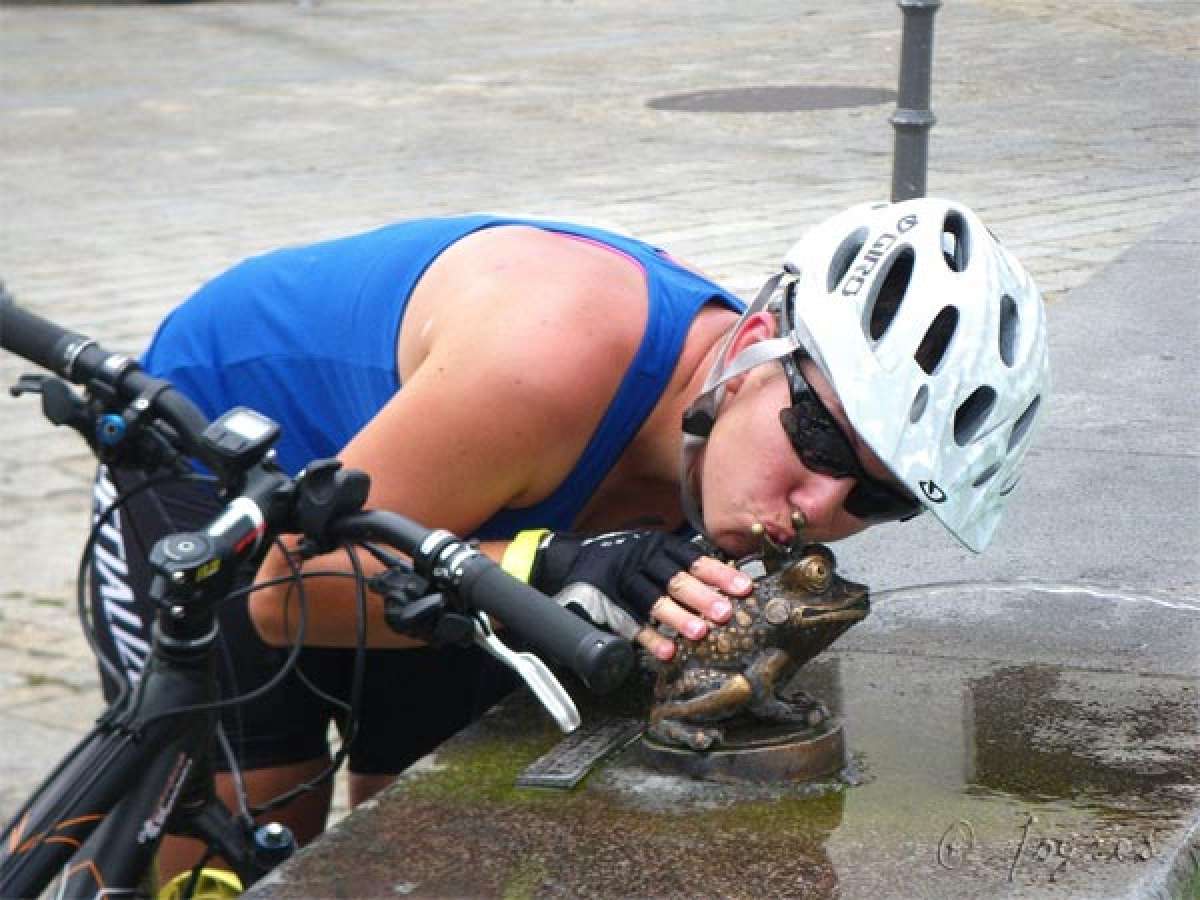 Los efectos del calor en nuestros entrenamientos en bicicleta. ¿Beber o refrescarnos?