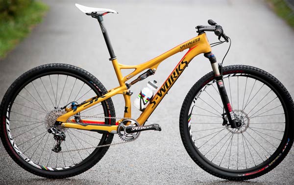 La nueva Specialized Epic S-Works 29er de Jaroslav Kulhavy en color oro olímpico, con edición limitada disponible