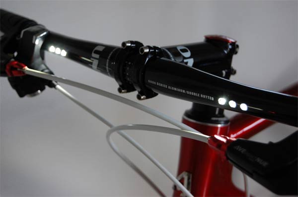 Innos LED, un manillar para bicicletas de montaña con luces LEDs integradas