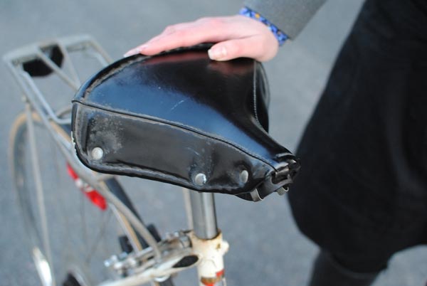 La bicicleta: la principal causa de lesiones en los genitales seguida de cuchillas, tijeras y máquinas cortapelos