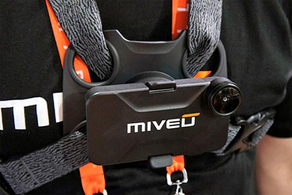 MiVeu, un soporte para transformar nuestro iPhone en una cámara deportiva sobre nuestro pecho