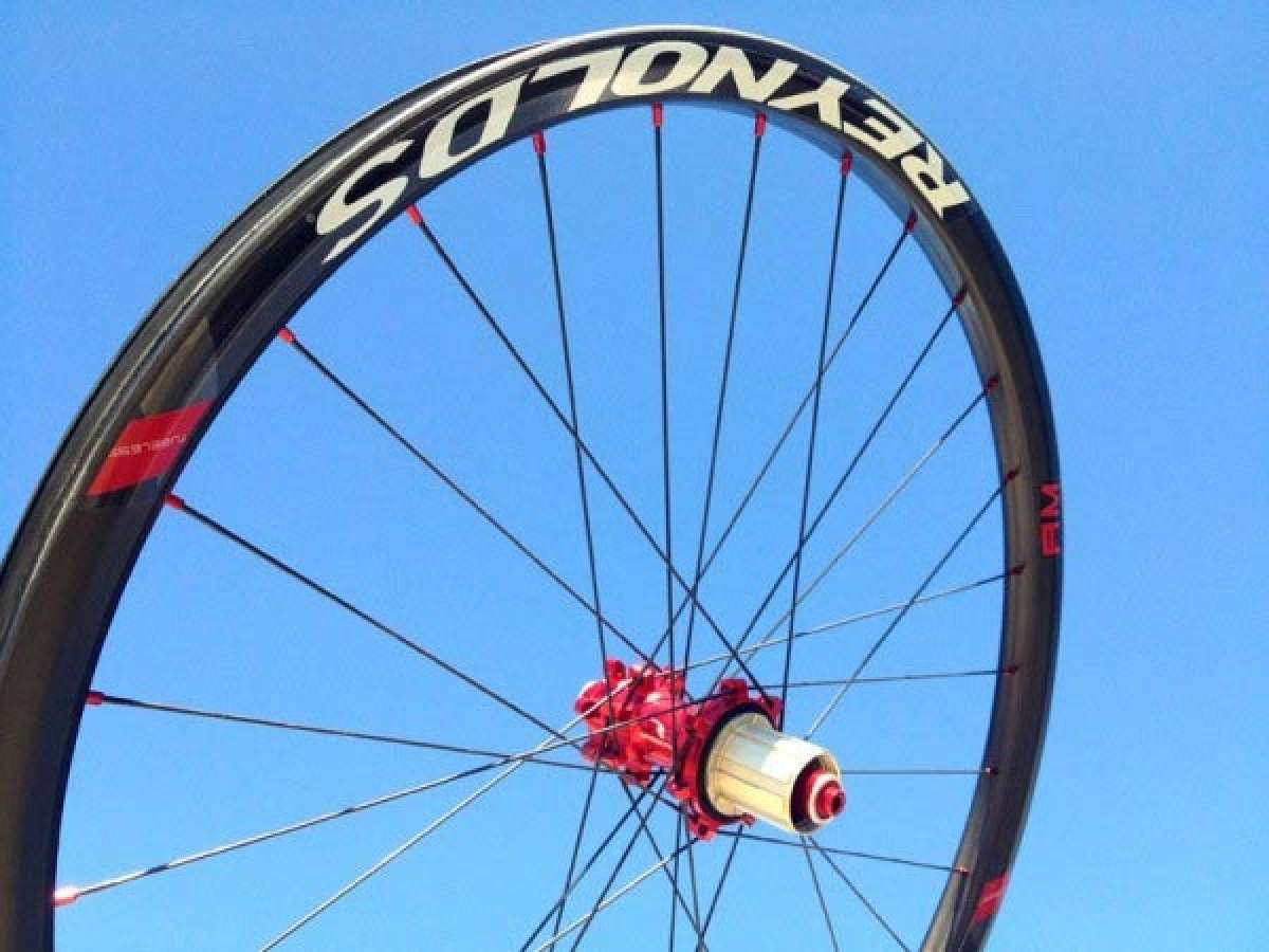 Papúa Nueva Guinea hierba Cortés Reynolds presenta nuevas ruedas en fibra de carbono para Mountain Bike, con  versión 650B en camino