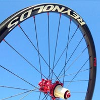Reynolds presenta nuevas ruedas en fibra de carbono para Mountain Bike, con versión 650B en camino