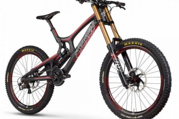 Nueva Santa Cruz V10C de carbono, la máquina definitiva para entusiastas del descenso