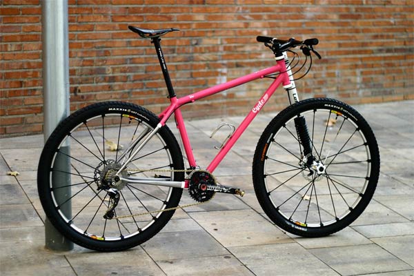 Totxo 29er Pink Love Edition: Un espectacular montaje sobre cuadro de acero de la firma española Cyclo