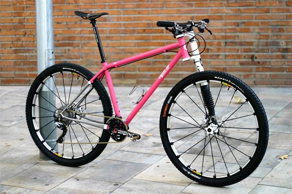 Totxo 29er Pink Love Edition: Un espectacular montaje sobre cuadro de acero de la firma española Cyclo