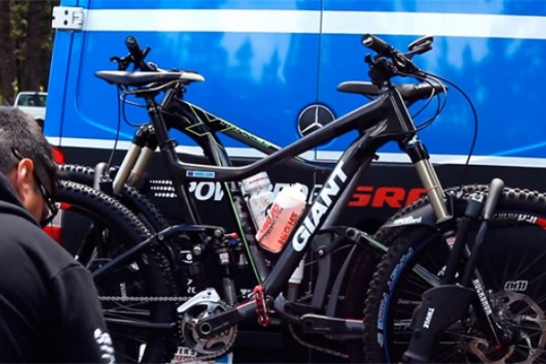 Video: Un día rodando con los corredores del Giant Factory Off-Road Team