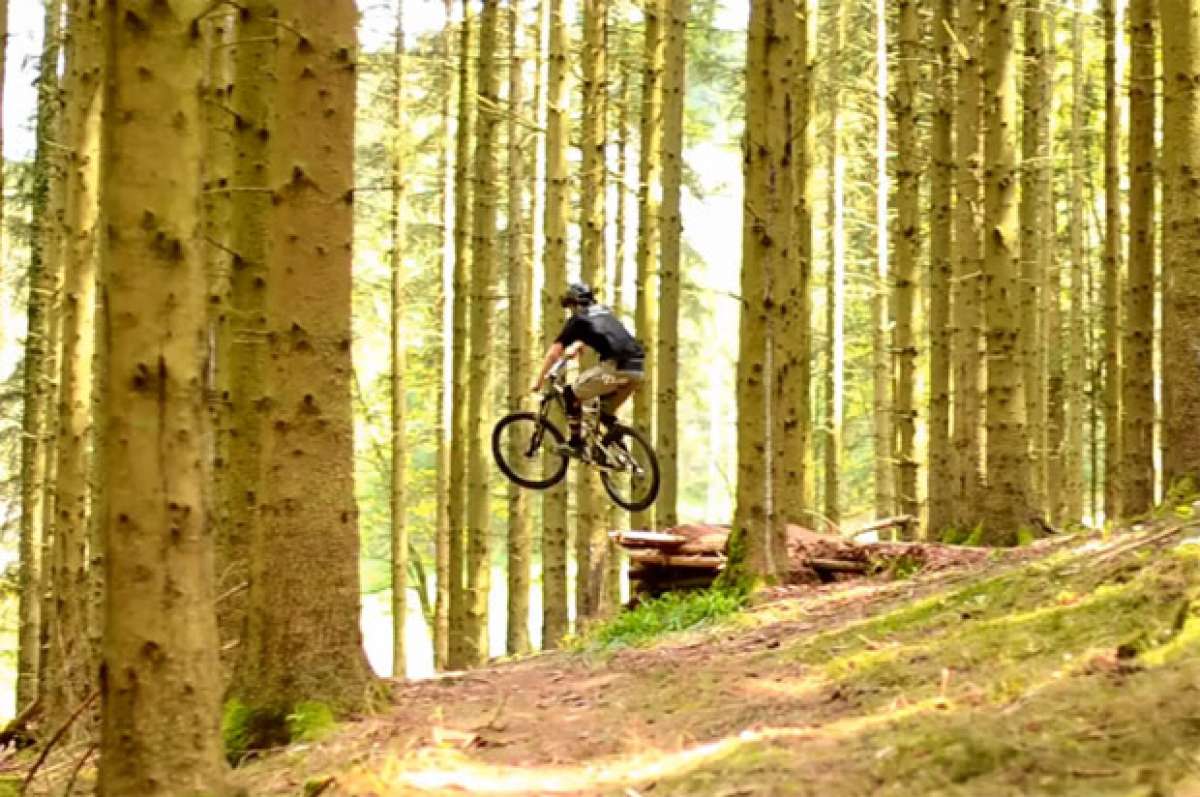 En TodoMountainBike: Una buena sesión de Enduro con el corredor Eliott Lapotre