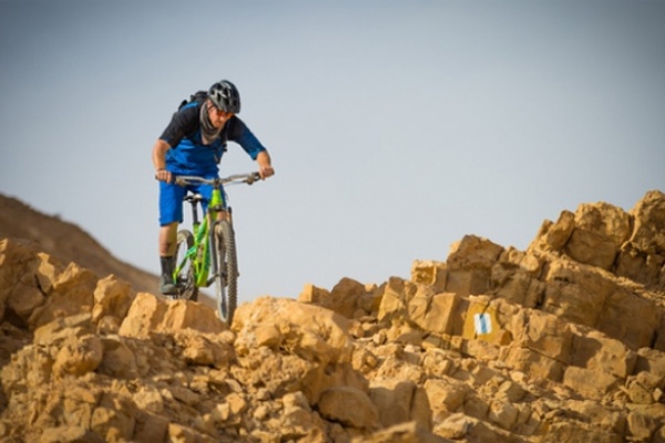 Video: Practicando Mountain Bike en el desierto del Néguev (Israel)