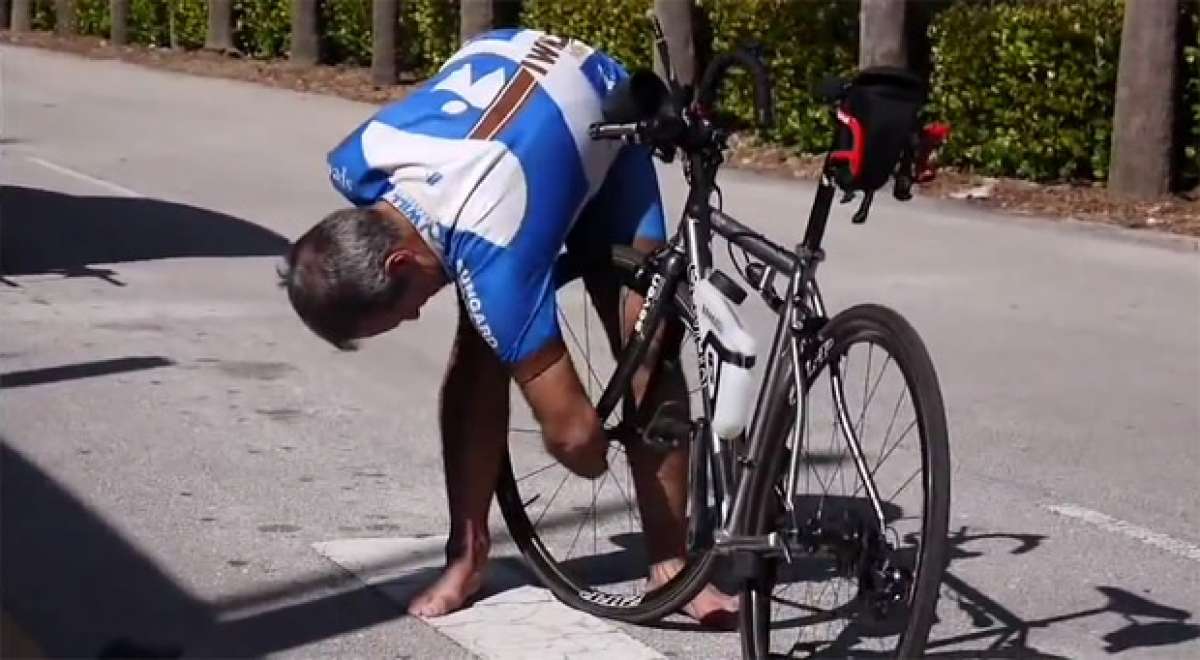 Video: Cambiando una cámara pinchada de bicicleta... sin manos