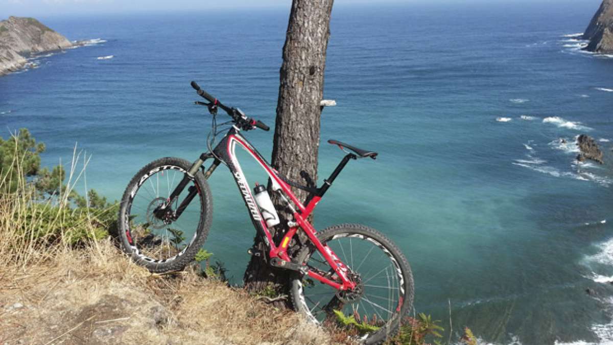 La foto del día en TodoMountainBike: 'Acantilados asturianos'