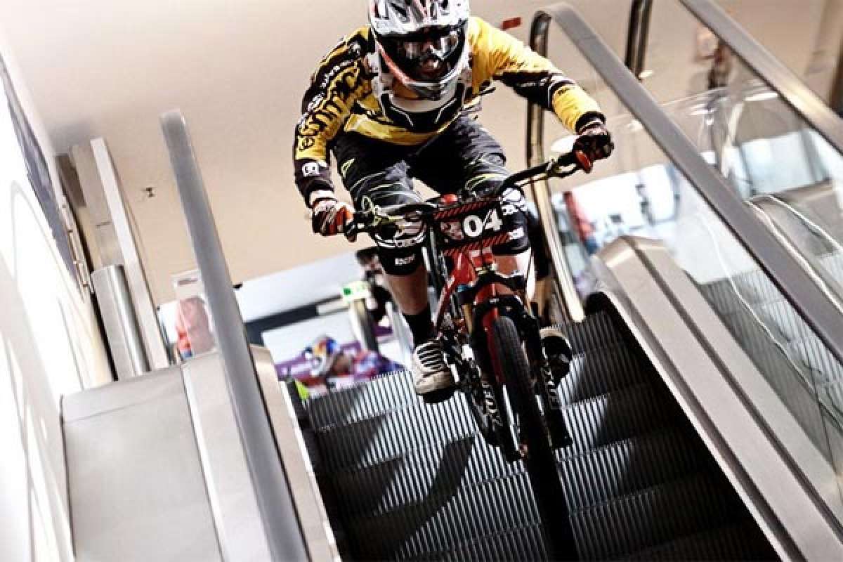 "Arkády DownMall Race", una espectacular competición de Mountain Bike en el interior de un gran centro comercial