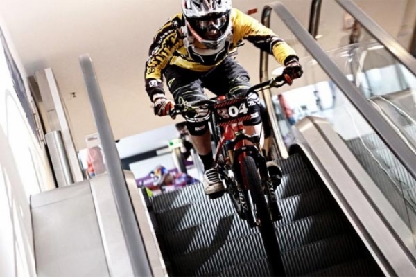 "Arkády DownMall Race", una espectacular competición de Mountain Bike en el interior de un gran centro comercial