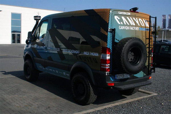 La espectacular furgoneta 4x4 del equipo Canyon Factory Enduro Team