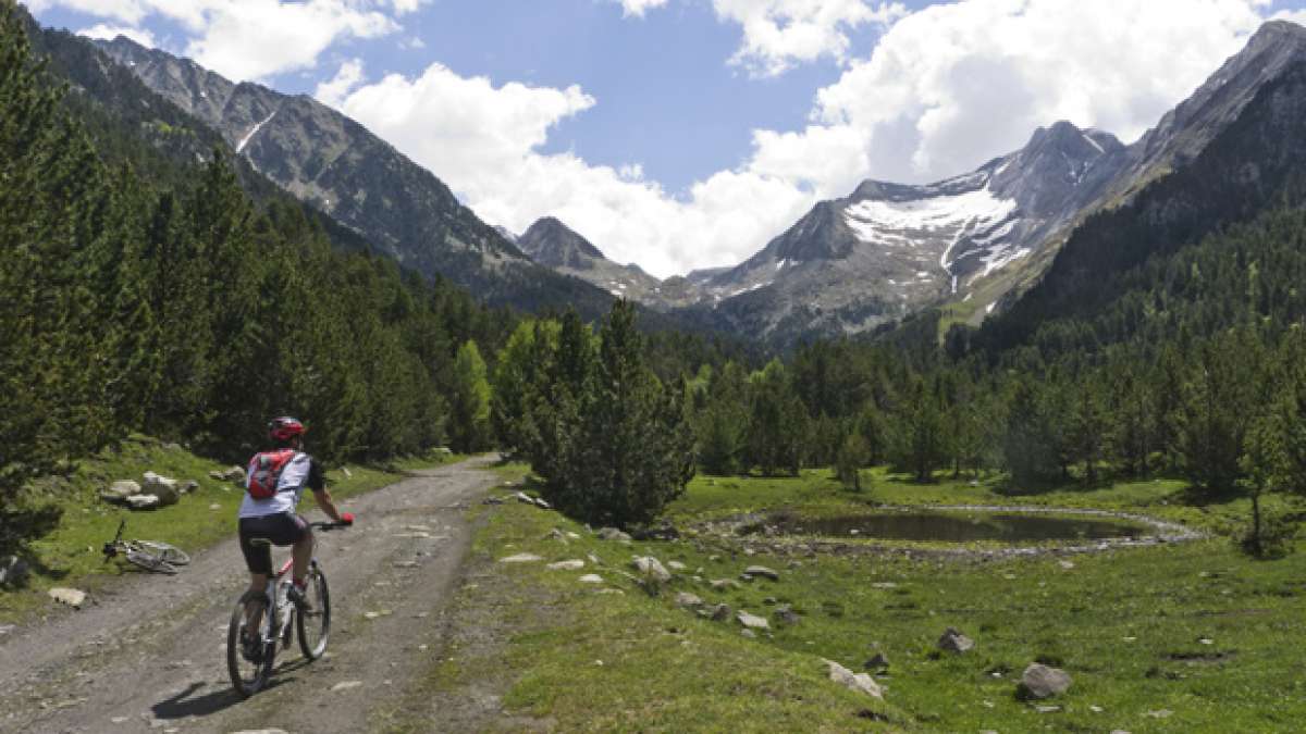 La foto del día en TodoMountainBike: 'De ruta por el Valle de Benasque (Huesca, España)'