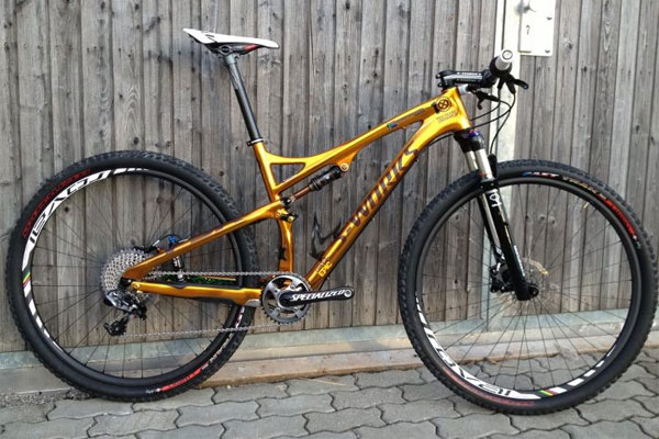 Las llamativas Specialized Epic FSR 29 S-Works de Jaroslav Kulhavy y Christoph Sauser