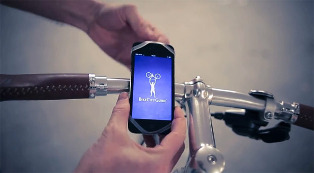 Finn: Un práctico soporte universal para llevar nuestro smartphone en el manillar