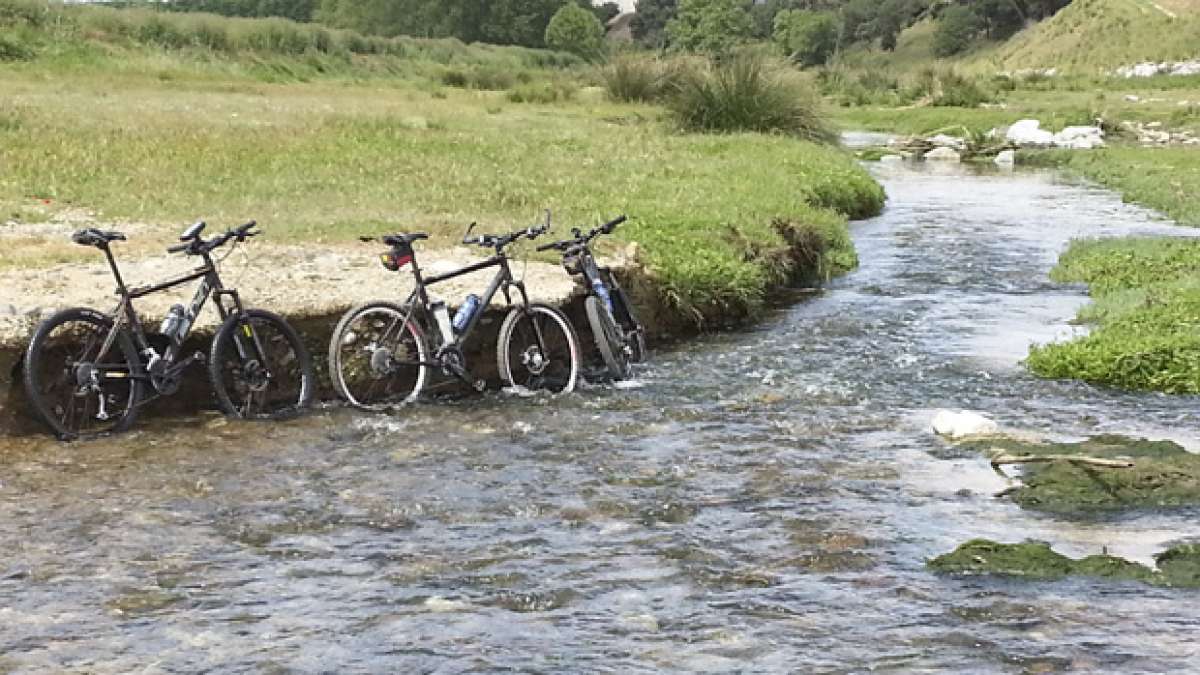 La foto de la semana en TodoMountainBike: 'Un refrescante descanso'