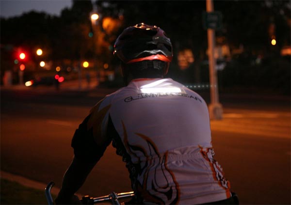 En TodoMountainBike: Glimmer Gear: Equipación para ciclistas con iluminación LED de alta visibilidad incorporada