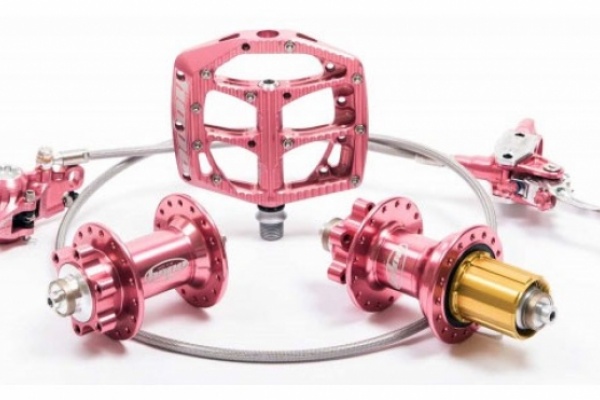 "Hope Pink": Nueva edición limitada de componentes Hope en un llamativo anodizado Rosa