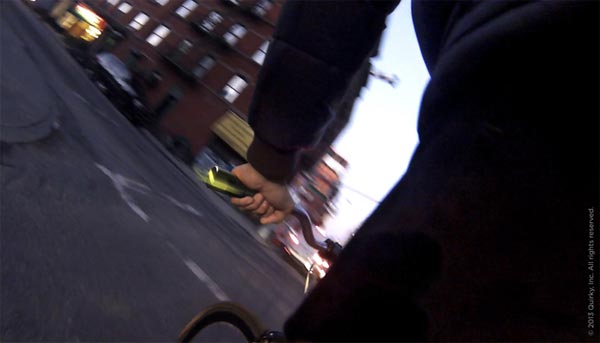 Indicator, unos puños para bicicleta con sistema luminoso LED de seguridad integrado