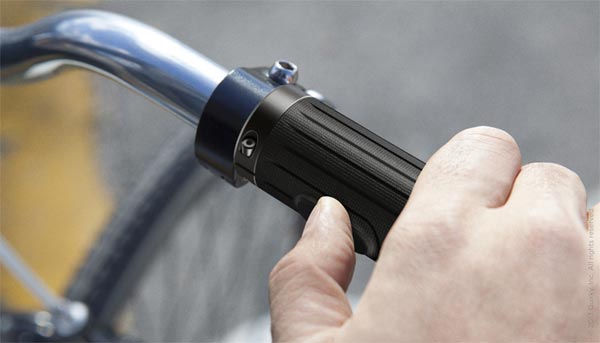 Indicator, unos puños para bicicleta con sistema luminoso LED de seguridad integrado