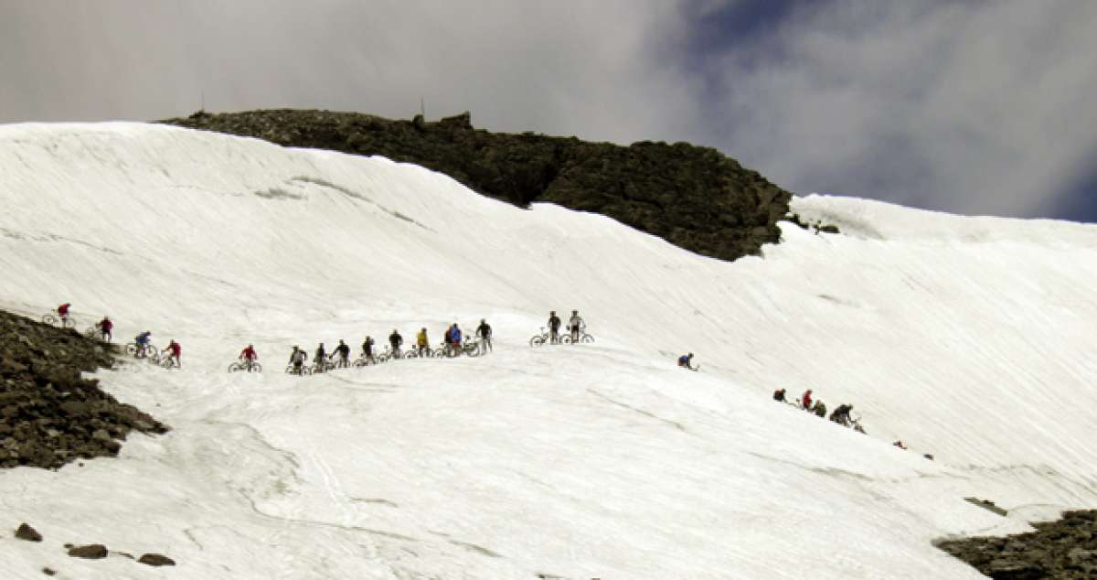 La foto del día en TodoMountainBike: 'Desfilando en Sierra Nevada'