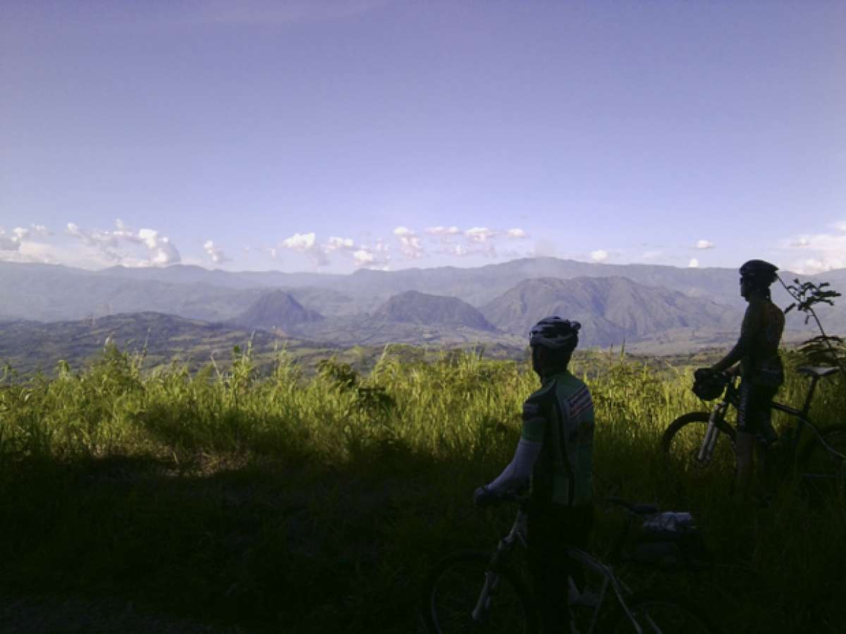 La foto del día en TodoMountainBike: 'Divisando el horizonte'