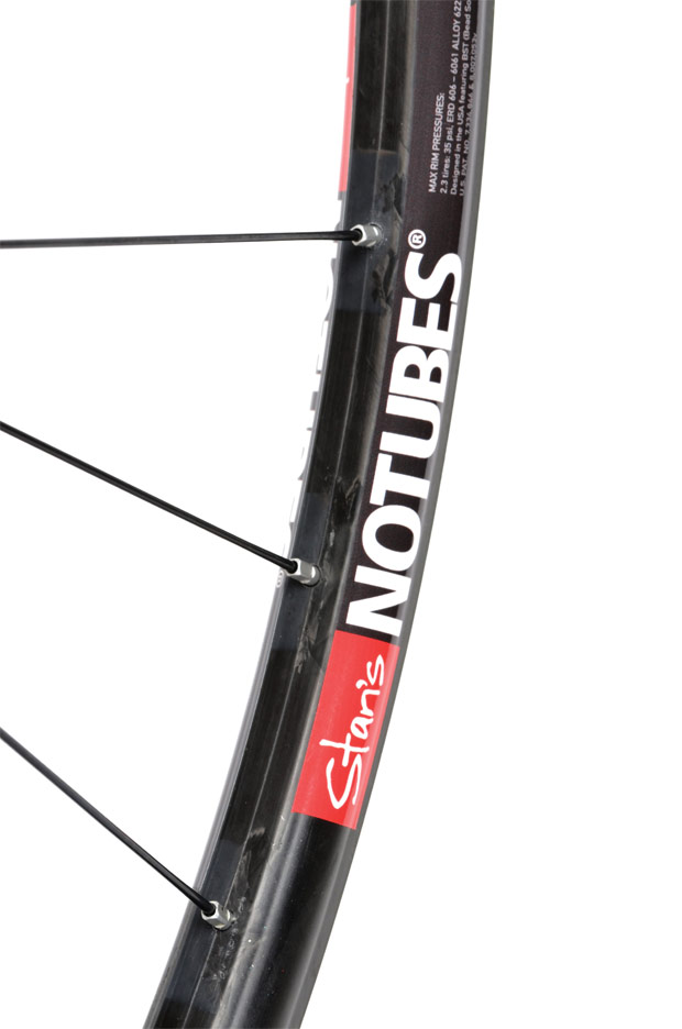 Stan's NoTubes ZTR Valor: Nuevas llantas de carbono para 2014