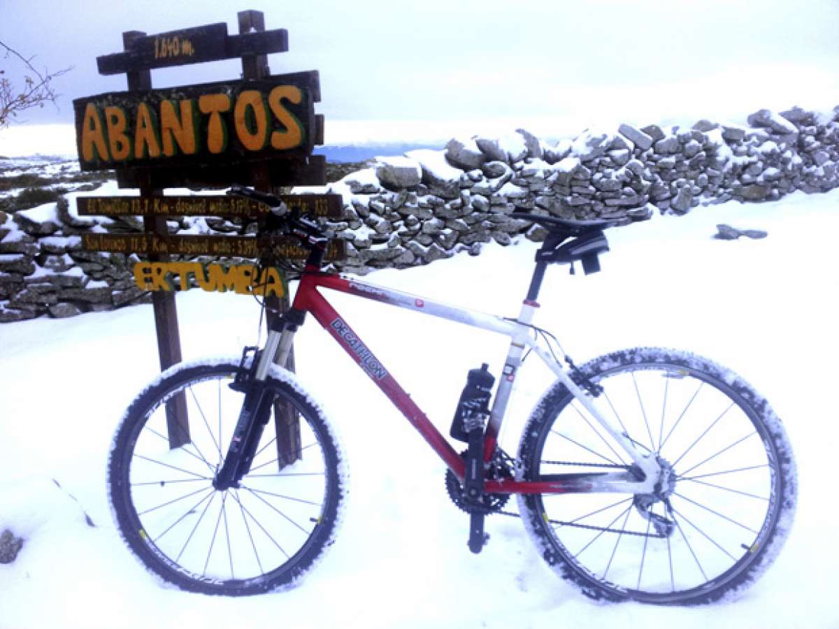 La foto del día en TodoMountainBike: 'Coronando Abantos'