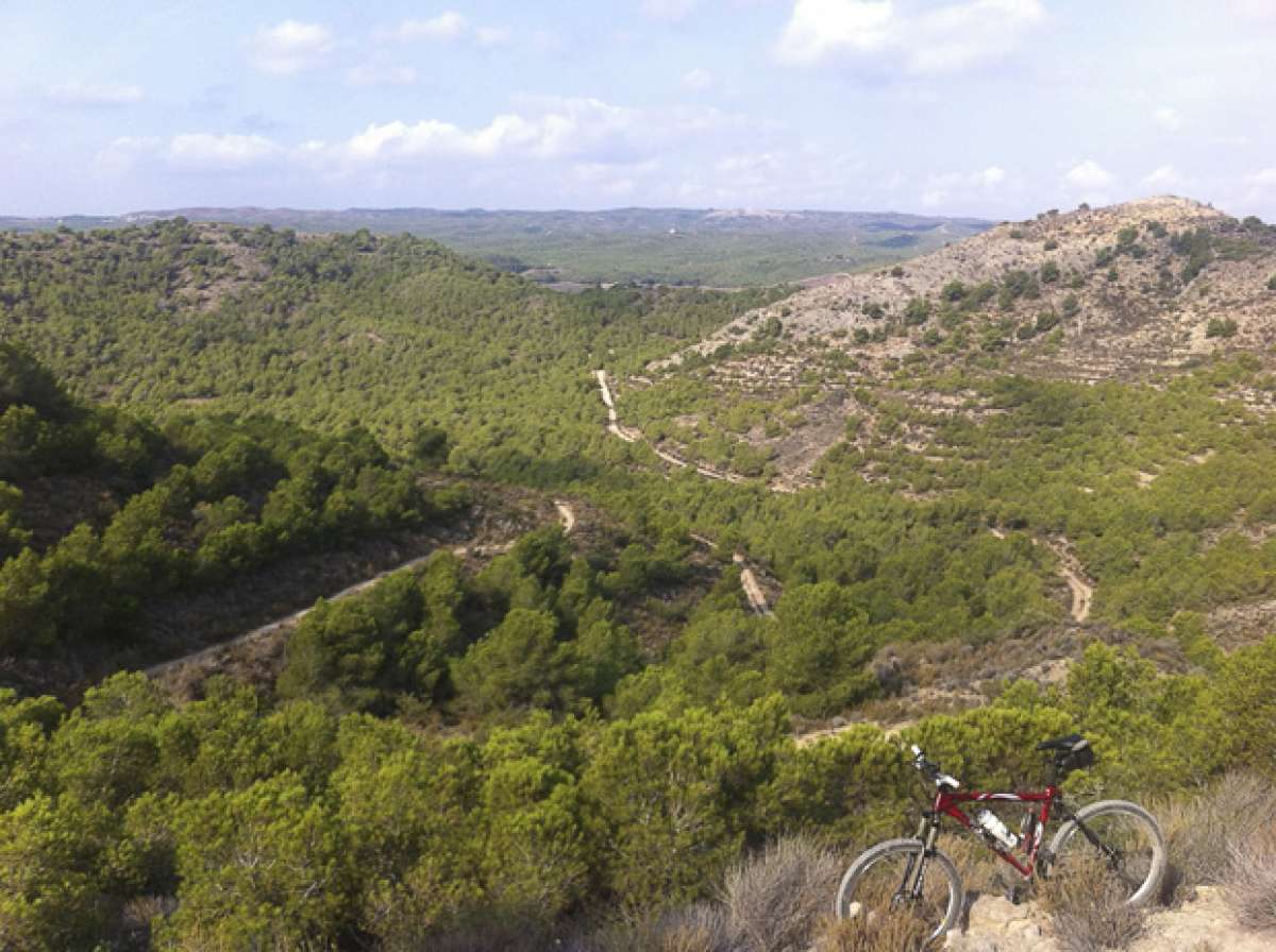 La foto del día en TodoMountainBike: 'Descenso de las antenas del Embalse de Santomera (Murcia)'