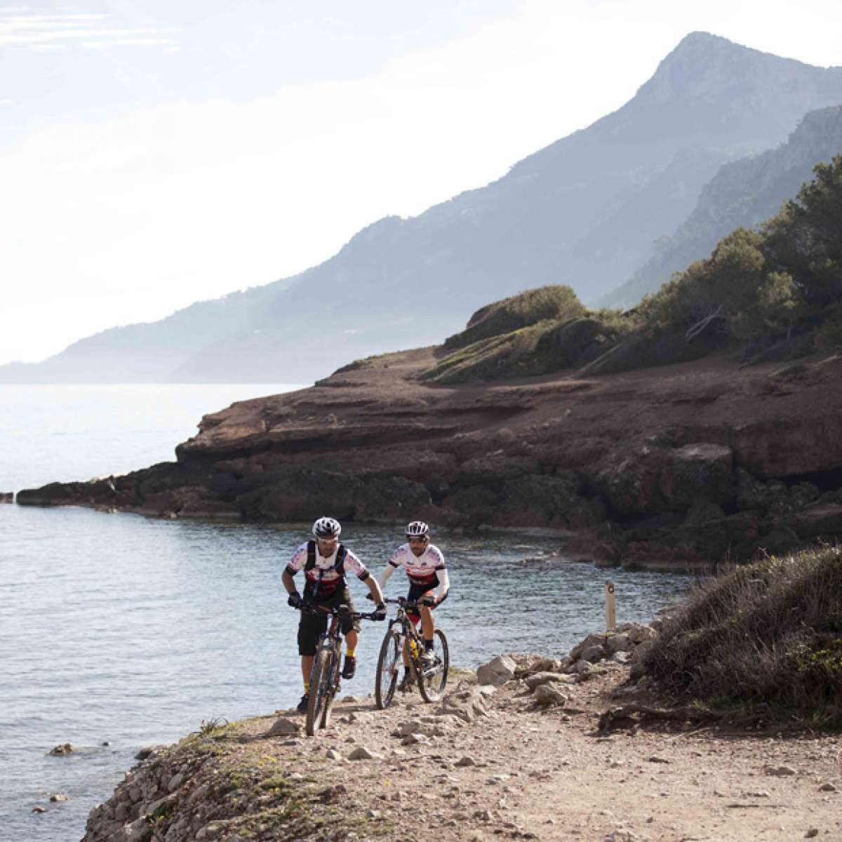 La foto del día en TodoMountainBike: 'Mar y Mountain Bike en Mallorca'