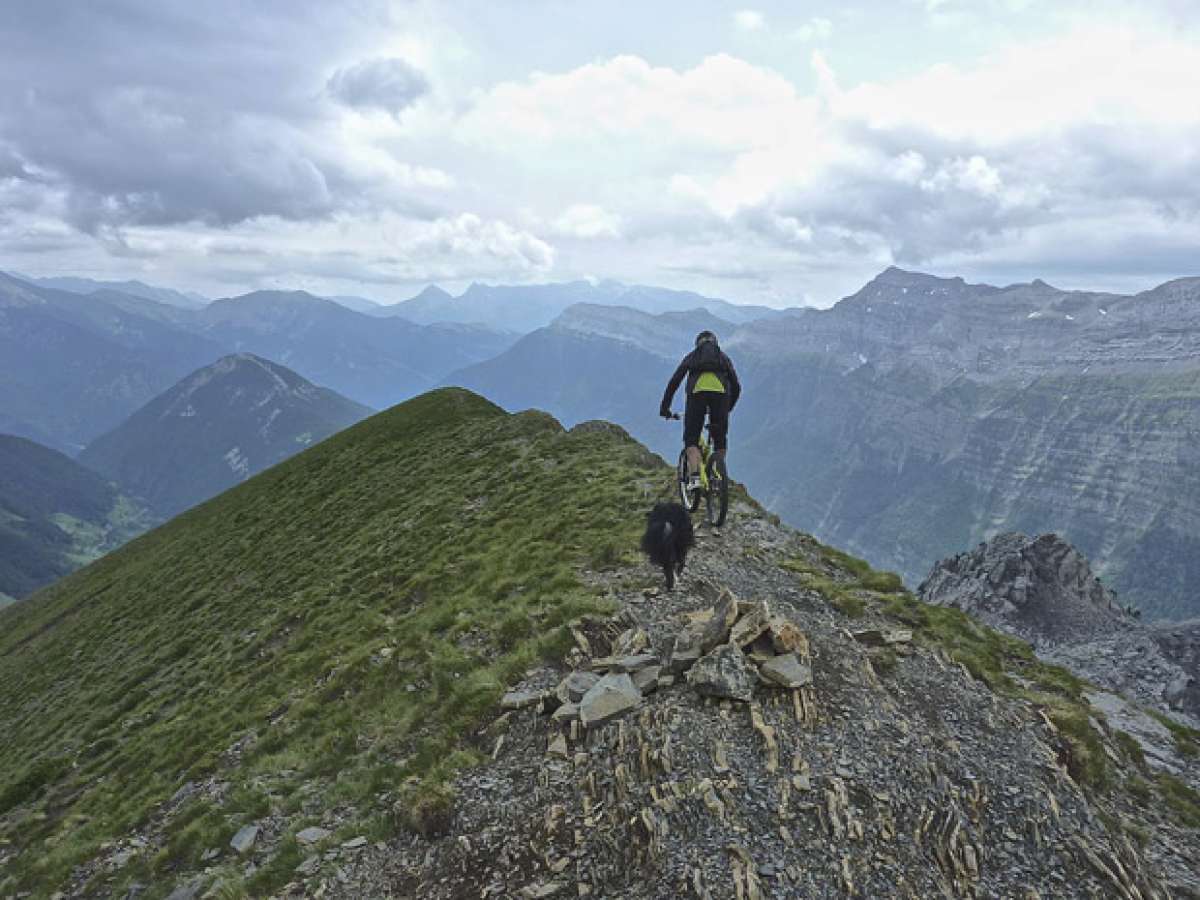 La foto del día en TodoMountainBike: 'El Pico Comodoto (Valle de Pineta, Huesca)'