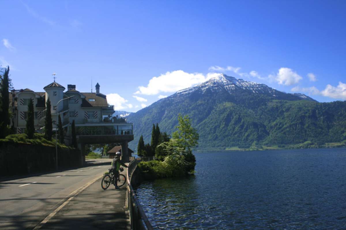 La foto del día en TodoMountainBike: 'A orillas del lago de Zug (Suiza)'