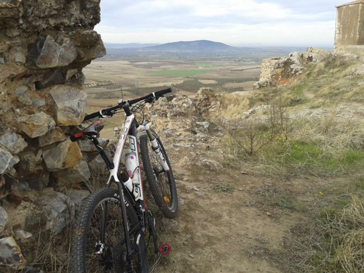 La foto del día en TodoMountainBike: 'Subida al Castillo de Magacela'