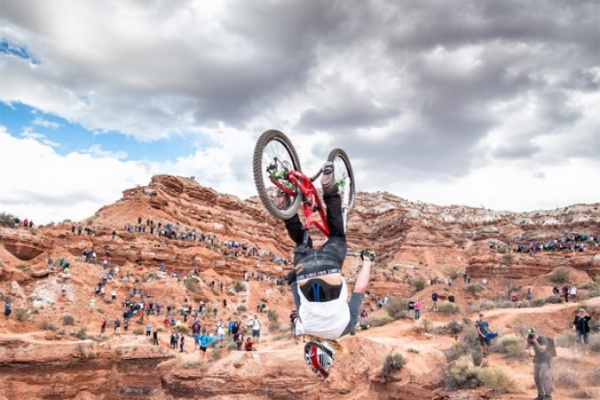 Video: El impresionante salto de Kelly McGarry en la Red Bull Rampage, en primera persona
