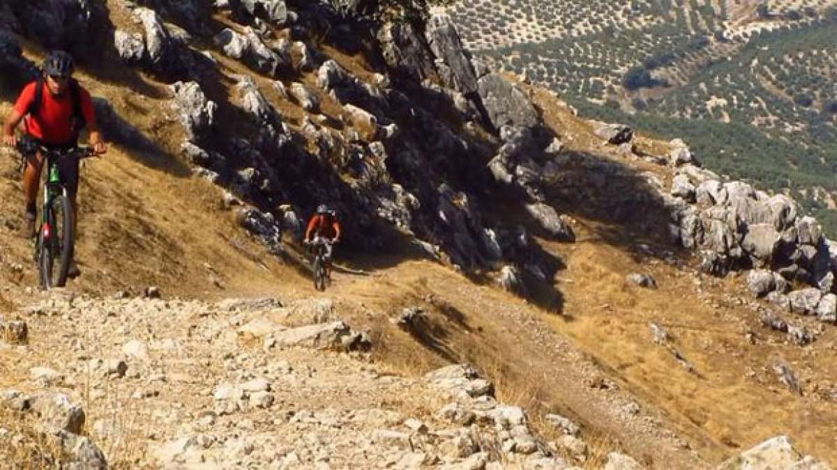 Video: Practicando Mountain Bike en la Sierra de Cazorla (Andalucía, España)
