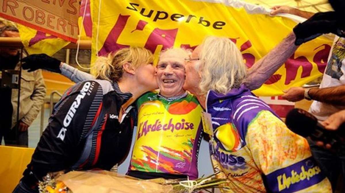 Video: Superación extrema, o cómo batir un récord sobre una bicicleta con 102 años de edad