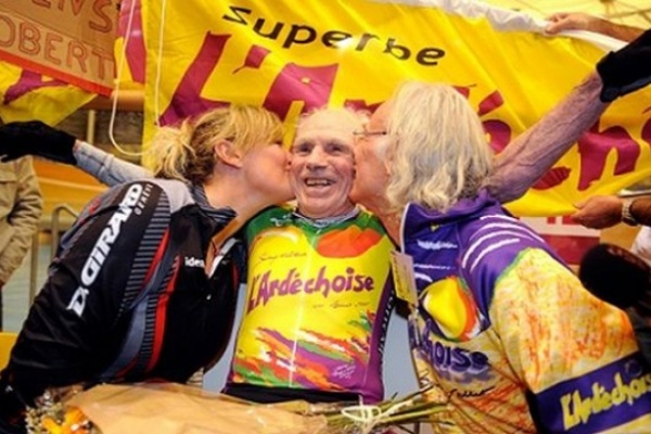 Video: Superación extrema, o cómo batir un récord sobre una bicicleta con 102 años de edad