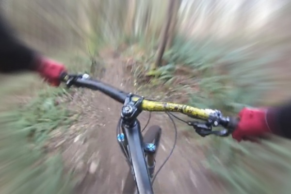 Video: Un ciclista intrépido, una cámara subjetiva y mucha, mucha, mucha velocidad