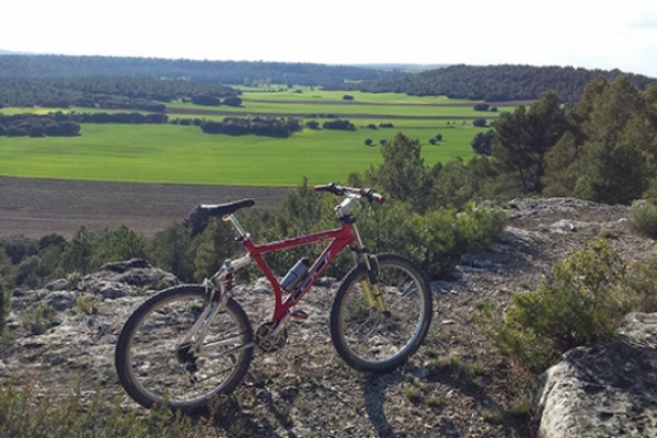 La foto del día en TodoMountainBike: "Vista de La Dehesilla en Almodóvar del Pinar (Cuenca)"