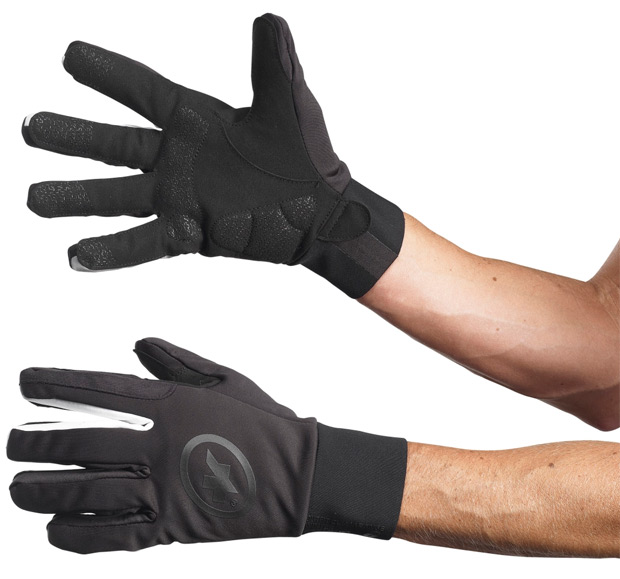 Nueva gama de guantes y calcetines de invierno de Assos