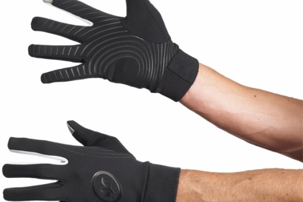 Nueva gama de guantes y calcetines de invierno de Assos