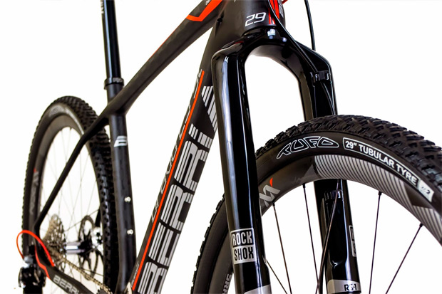 Berria Bravo Infinity 29: Horquilla invertida de RockShox y 7,1 kilogramos de peso para la nueva máquina de Berria