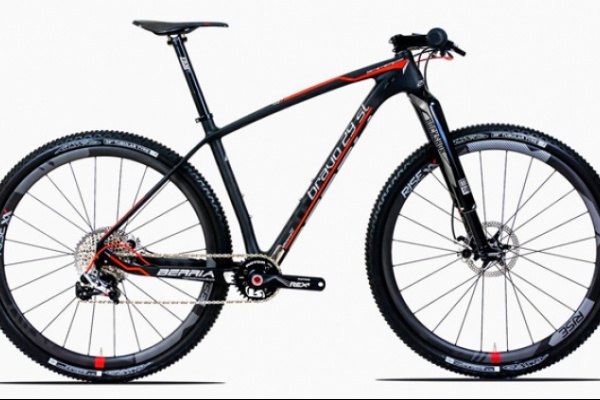 Berria Bravo Infinity 29: Horquilla invertida de RockShox y 7,1 kilogramos de peso para la nueva máquina de Berria